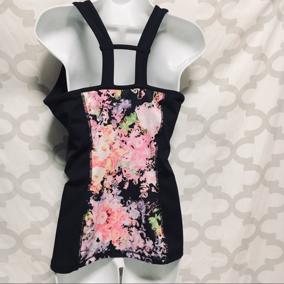 Cynthia Rowley Athletic Tank. - Picture 2 of 8